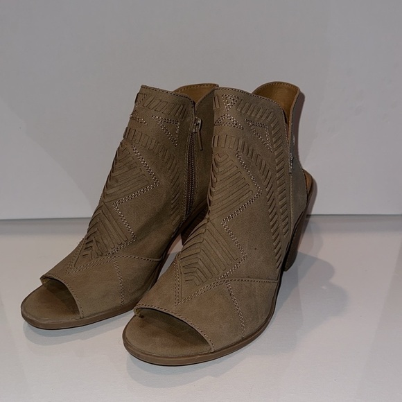 UNIVERSAL THREAD Taupe Zipper Block Heel Open Toe Booties 8.5 - Picture 2 of 6